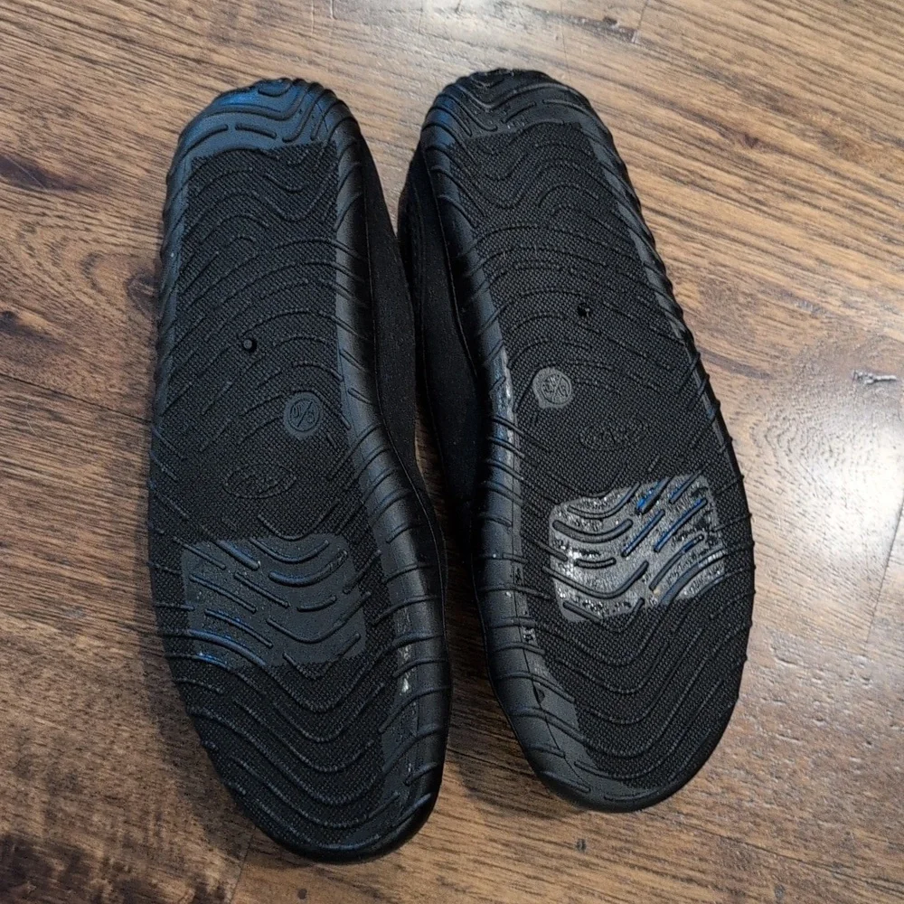 Mens Athletic Works black mesh water shoes size 9/10